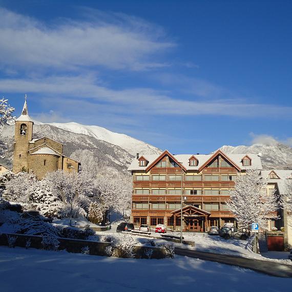 vue extérieure et parking Hotel La Morera València d'Àneu Lleida