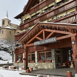 Hotel la Morera nevat València d'Àneu Pirineos Lleida