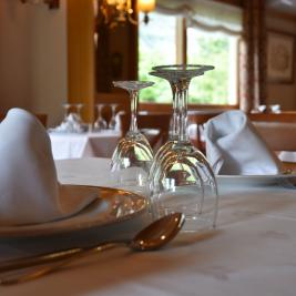 Restaurante, detalle de las mesas, Hotel La Morera València d'Àneu Lleida