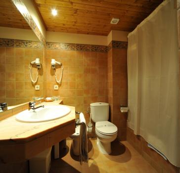 Full bathroom double room Hotel la Morera València d'Àneu