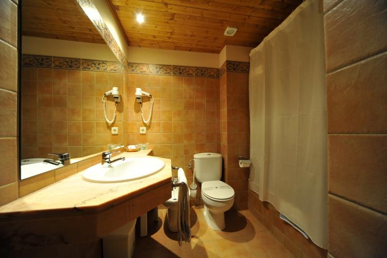 Double room with full bathroom Hotel La Morera València d'Àneu Lleida