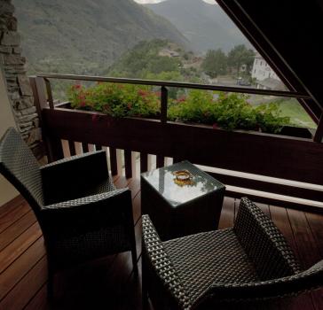 Junior suite bonaigua vistas terraza Hotel La Morera València d'àneu Lleida