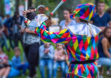 Fiestas, ferias y tiendas de interés especial