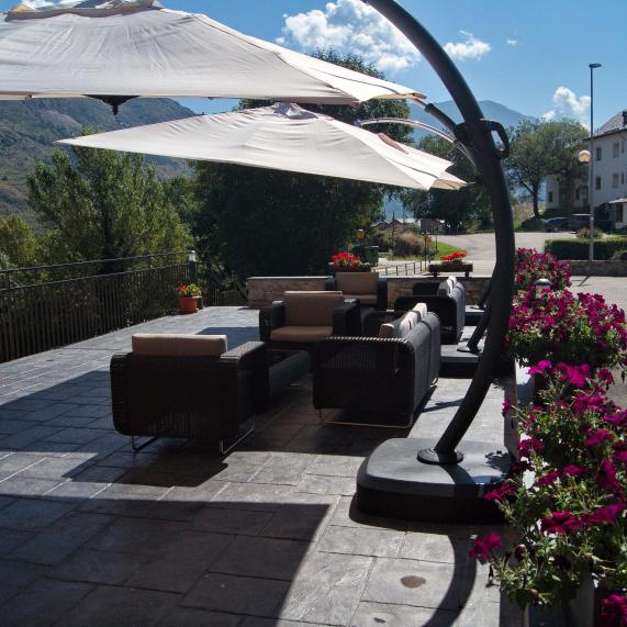 Terrassa hotel La Morera vistes a la muntanya València d'Àneu